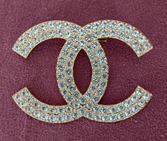 ANSTECKNADEL / PIN / BROSCHE IM CHANEL DESIGN #CH297G