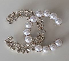 ANSTECKNADEL / PIN / BROSCHE IM CHANEL DESIGN #CH308S