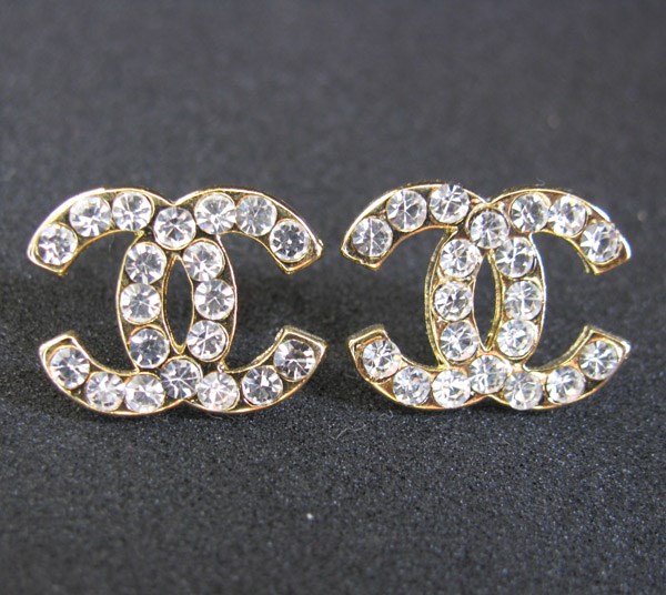 OHRSTECKER IM CHANEL